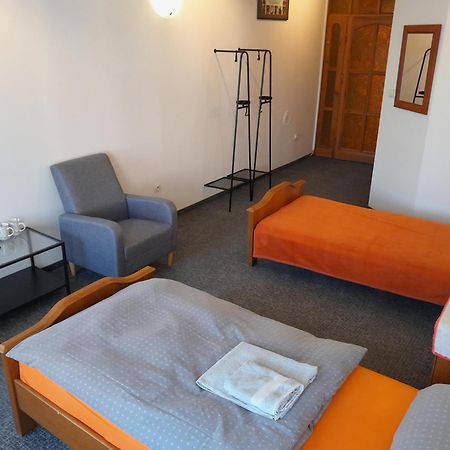Academus Pub & Guest House Wroclaw Ngoại thất bức ảnh