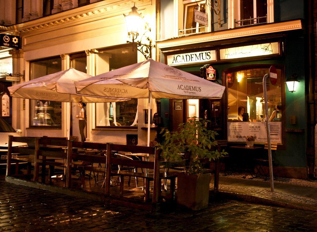 Academus Pub & Guest House Wroclaw Ngoại thất bức ảnh