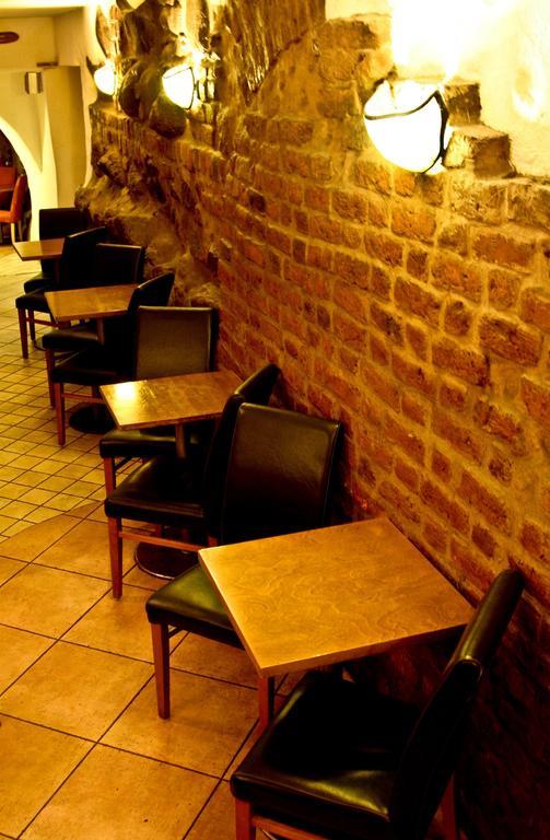 Academus Pub & Guest House Wroclaw Ngoại thất bức ảnh