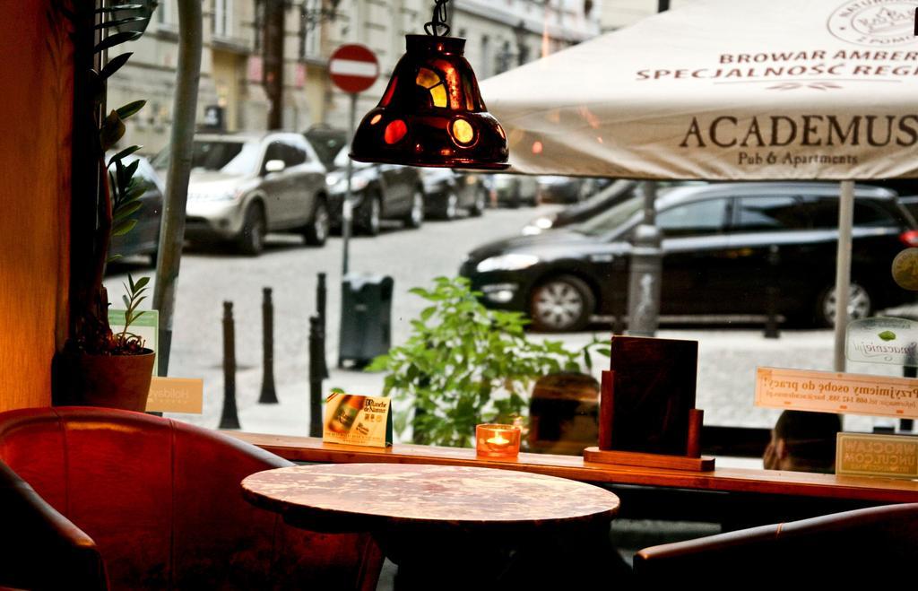 Academus Pub & Guest House Wroclaw Ngoại thất bức ảnh