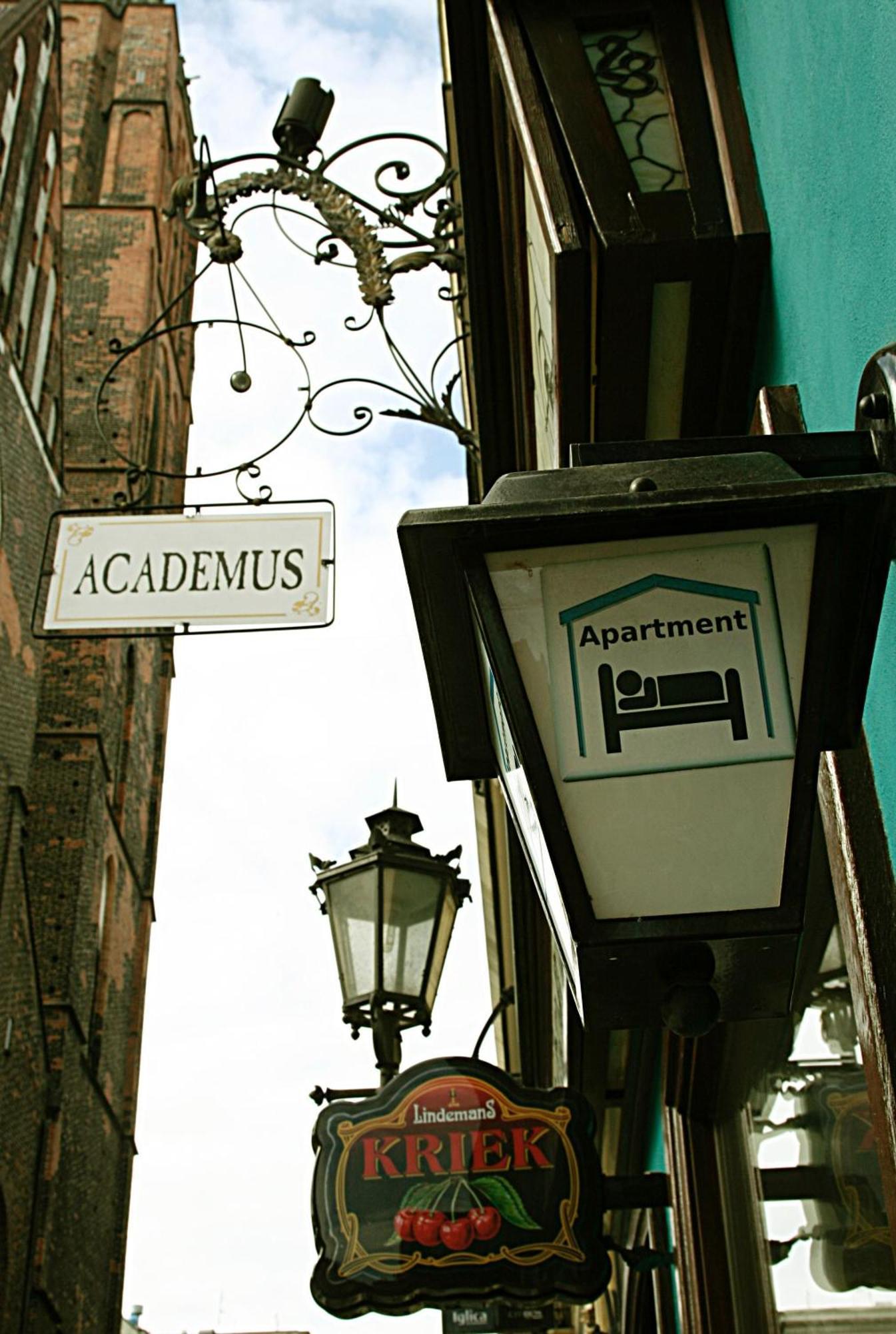 Academus Pub & Guest House Wroclaw Ngoại thất bức ảnh