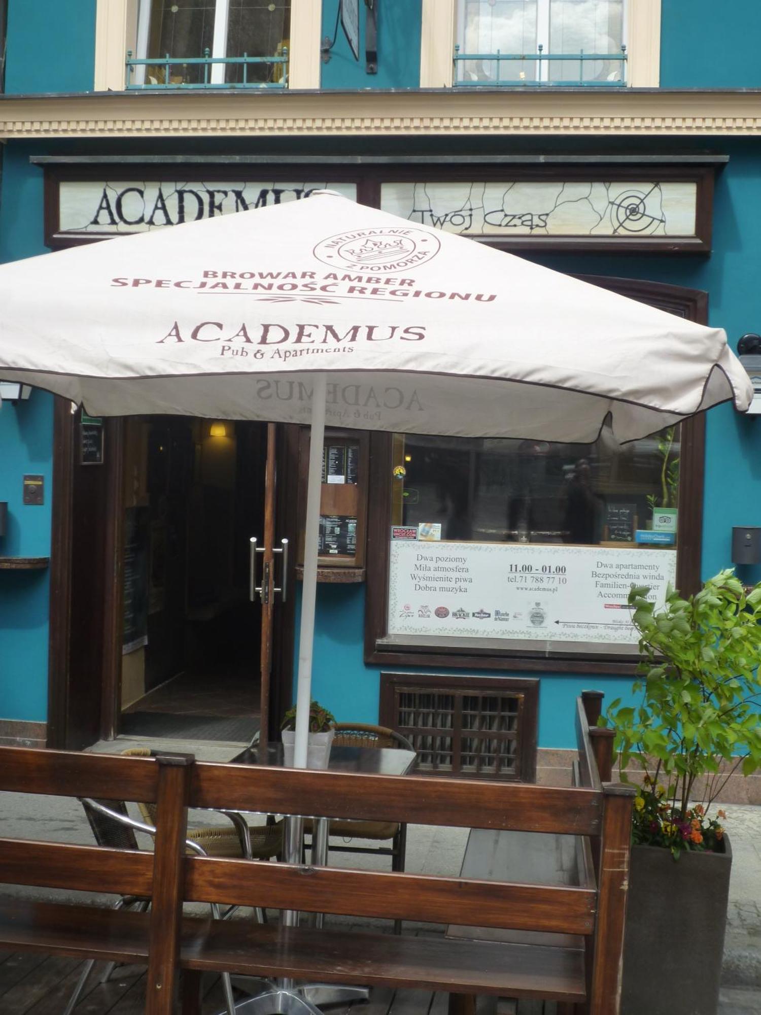 Academus Pub & Guest House Wroclaw Ngoại thất bức ảnh