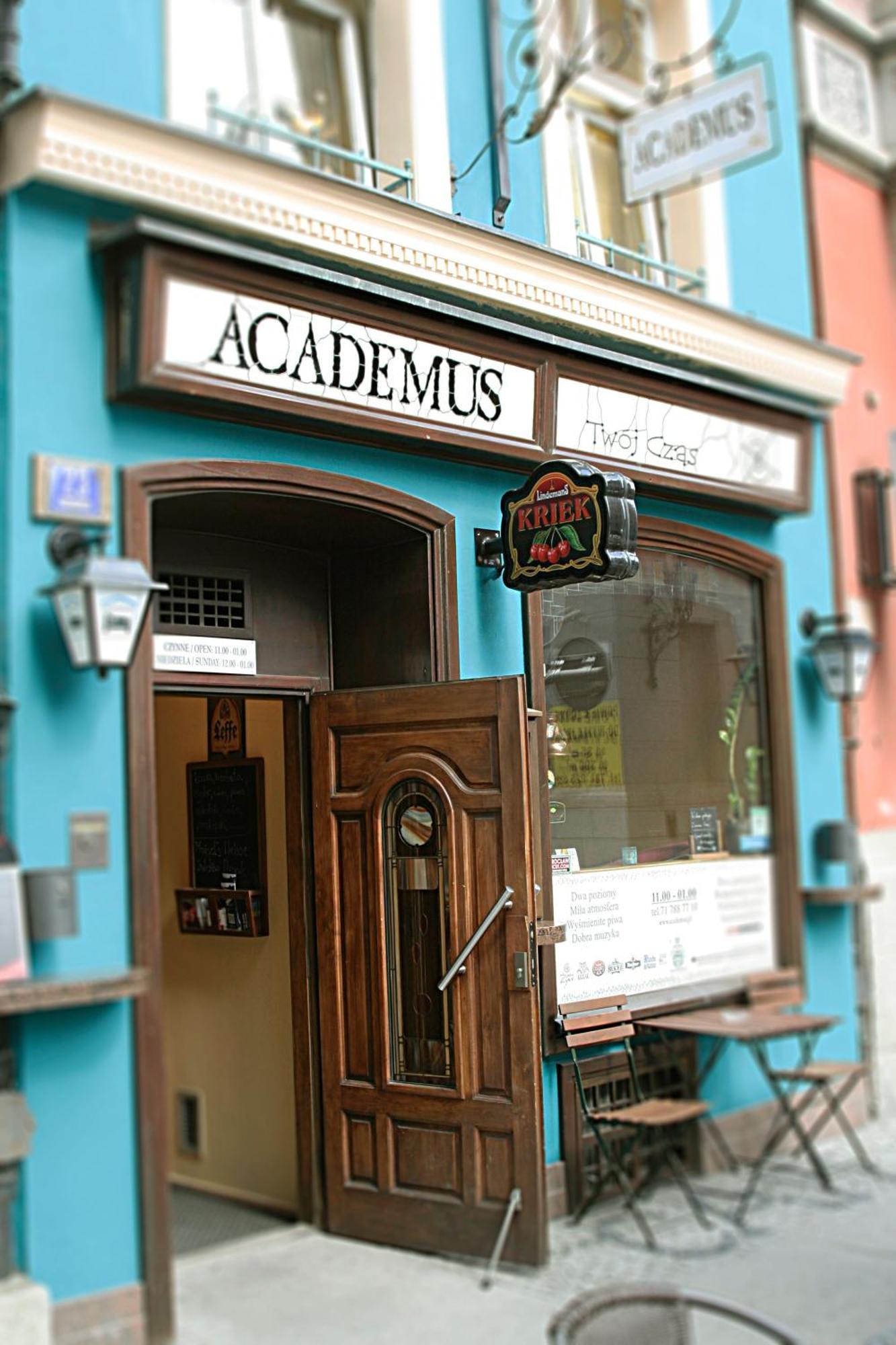 Academus Pub & Guest House Wroclaw Ngoại thất bức ảnh