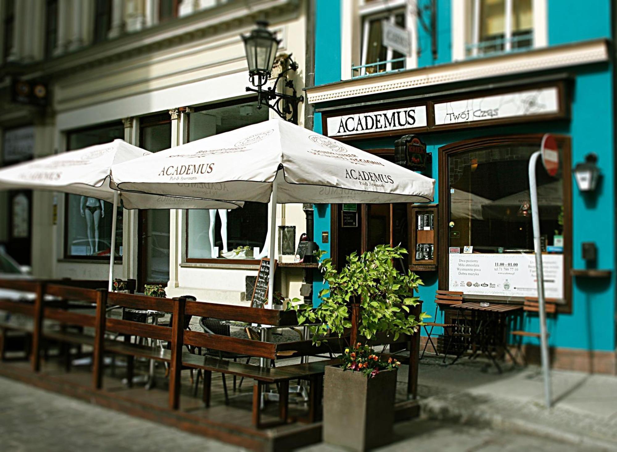 Academus Pub & Guest House Wroclaw Ngoại thất bức ảnh