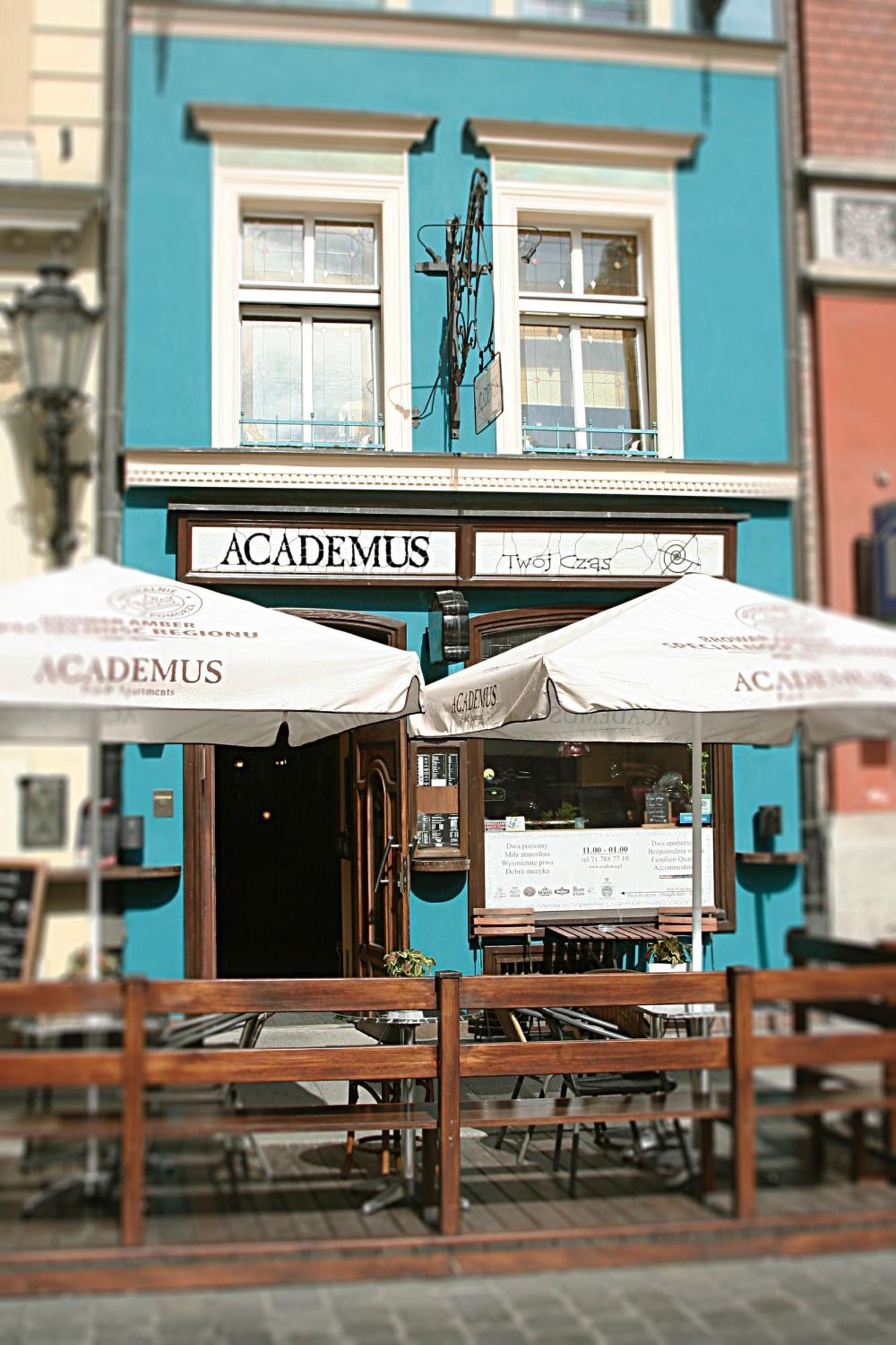 Academus Pub & Guest House Wroclaw Ngoại thất bức ảnh