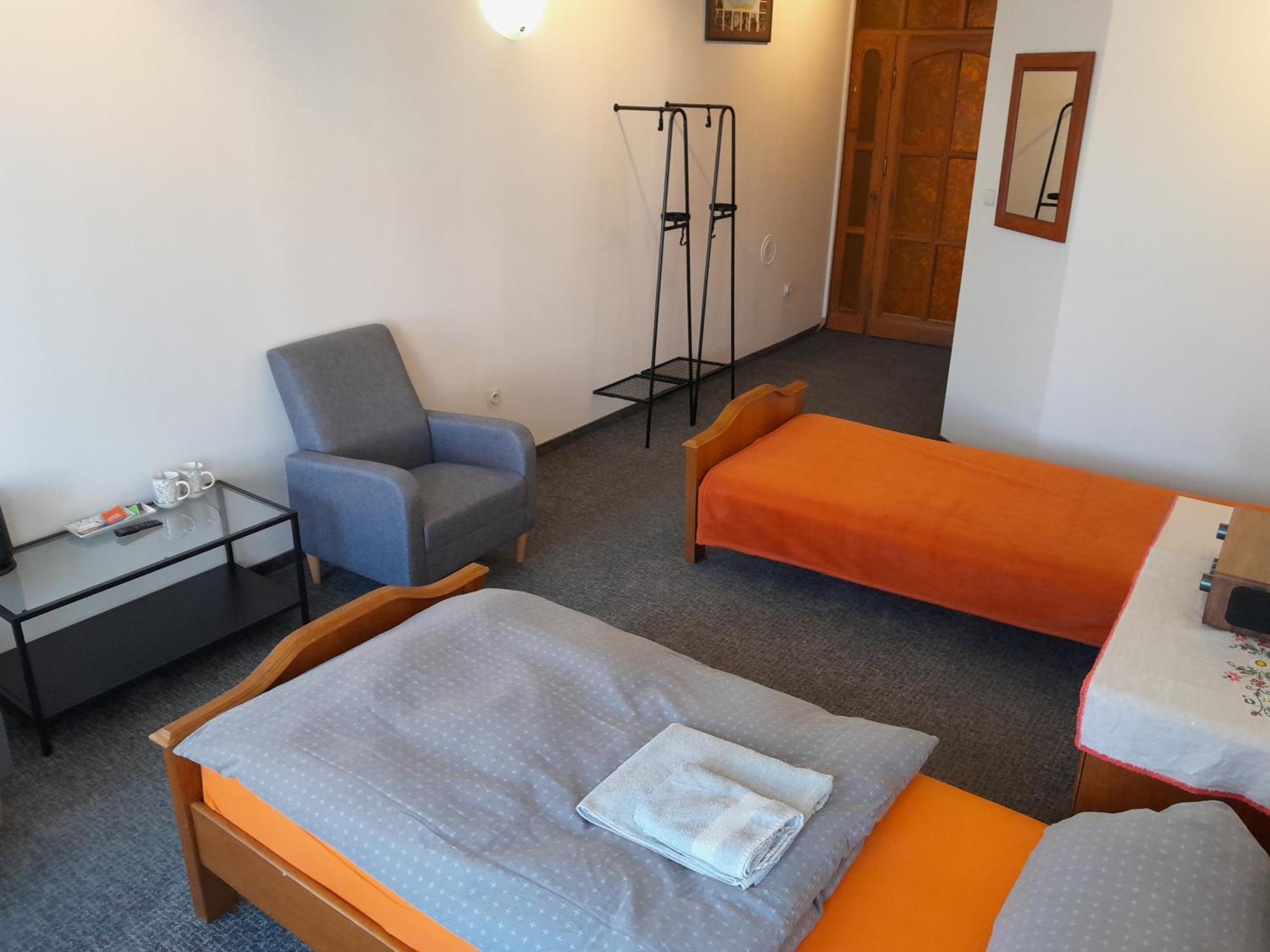 Academus Pub & Guest House Wroclaw Ngoại thất bức ảnh