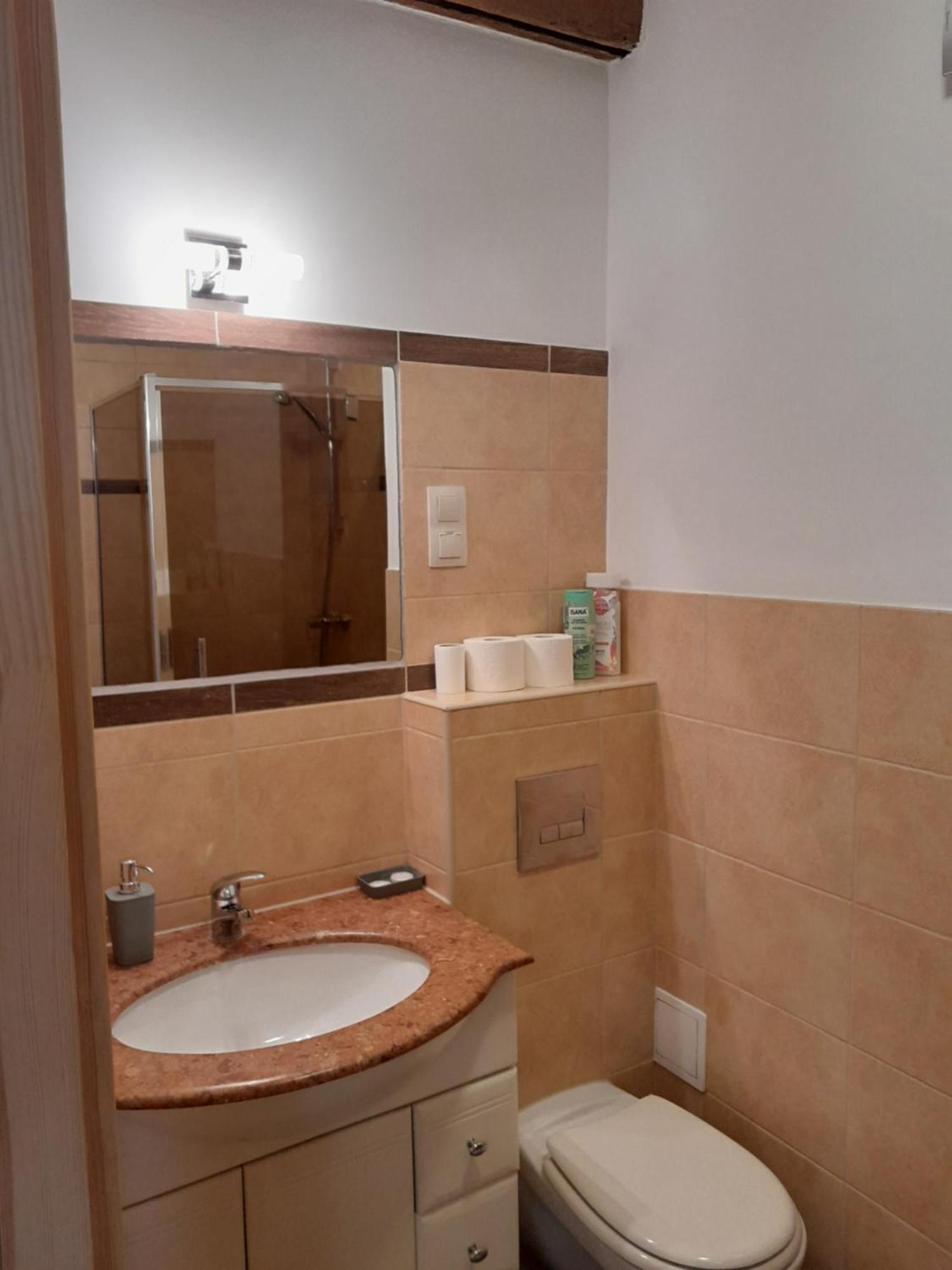 Academus Pub & Guest House Wroclaw Ngoại thất bức ảnh