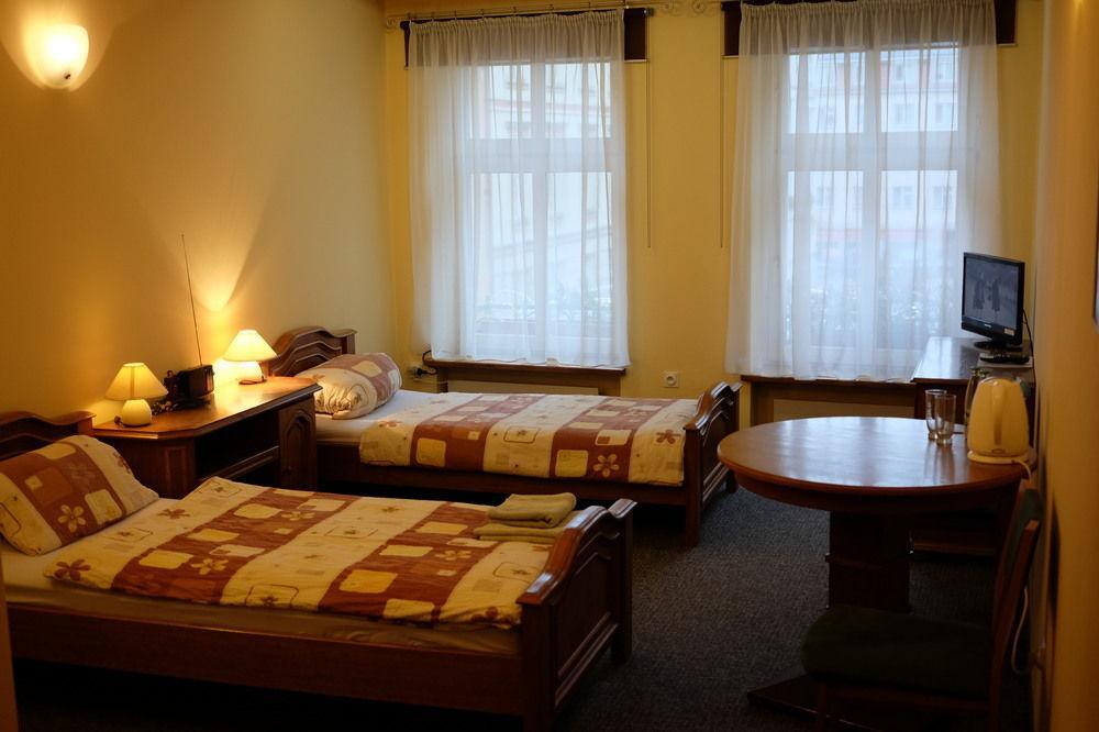 Academus Pub & Guest House Wroclaw Ngoại thất bức ảnh