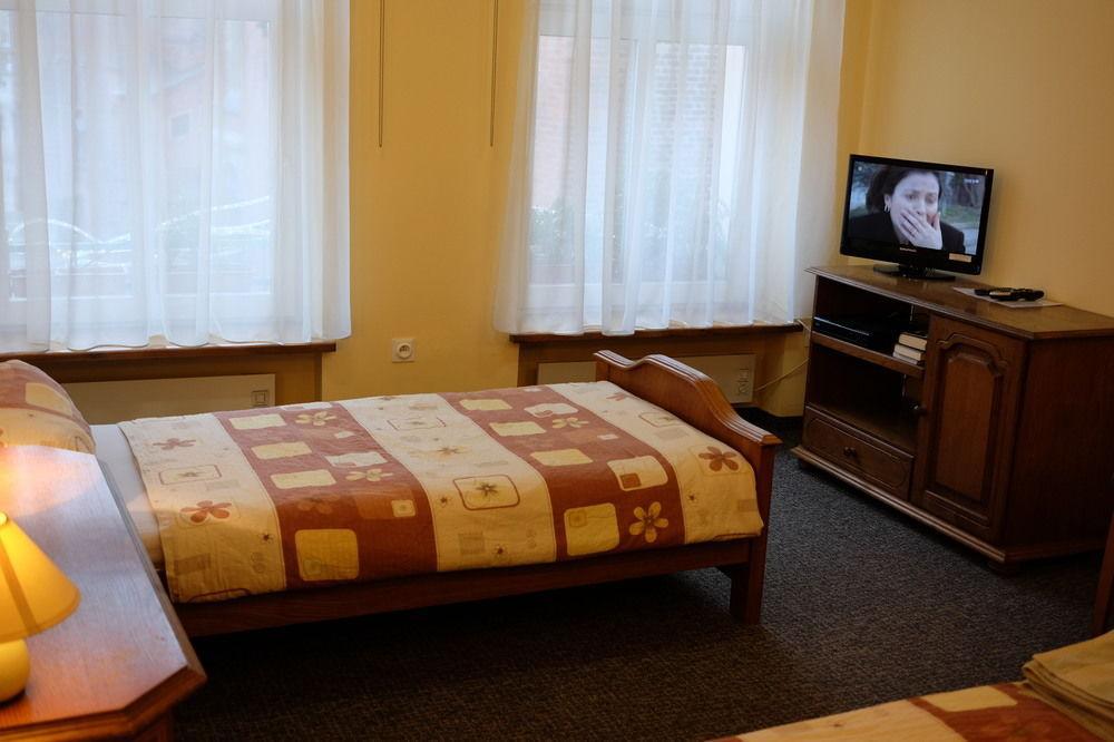 Academus Pub & Guest House Wroclaw Ngoại thất bức ảnh