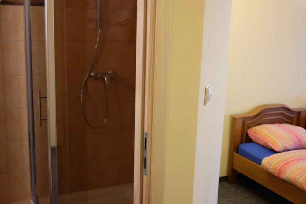 Academus Pub & Guest House Wroclaw Ngoại thất bức ảnh