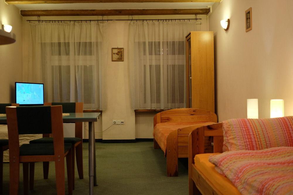 Academus Pub & Guest House Wroclaw Ngoại thất bức ảnh