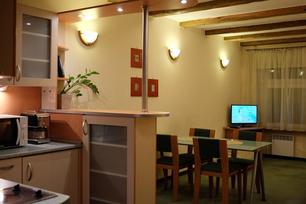 Academus Pub & Guest House Wroclaw Ngoại thất bức ảnh