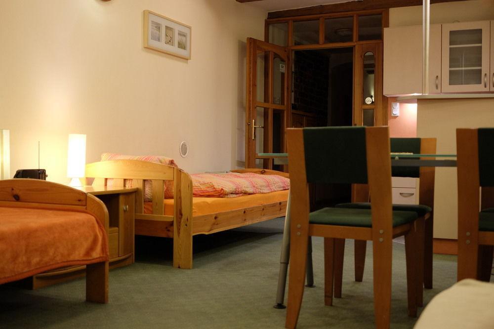 Academus Pub & Guest House Wroclaw Ngoại thất bức ảnh