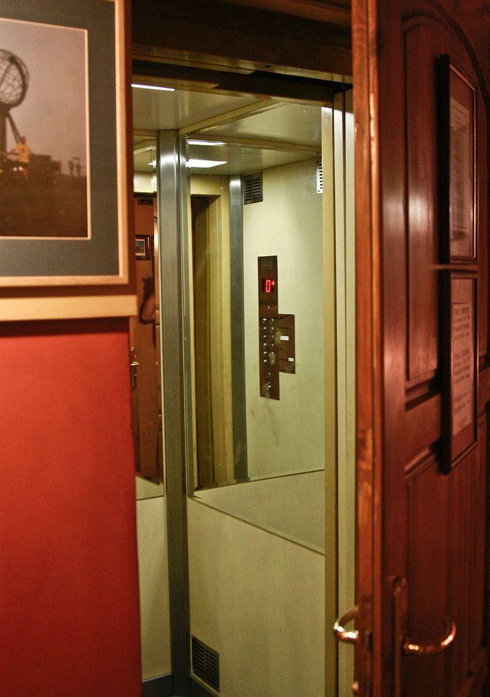 Academus Pub & Guest House Wroclaw Ngoại thất bức ảnh