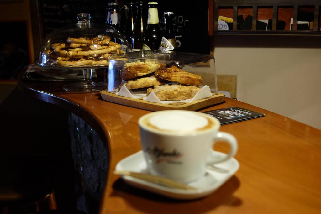 Academus Pub & Guest House Wroclaw Ngoại thất bức ảnh