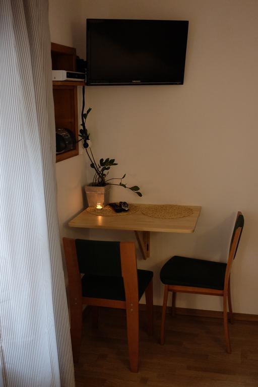 Academus Pub & Guest House Wroclaw Ngoại thất bức ảnh