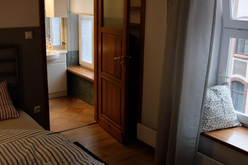 Academus Pub & Guest House Wroclaw Ngoại thất bức ảnh