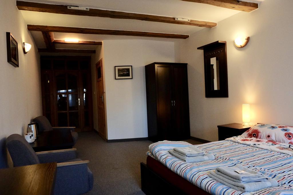 Academus Pub & Guest House Wroclaw Ngoại thất bức ảnh