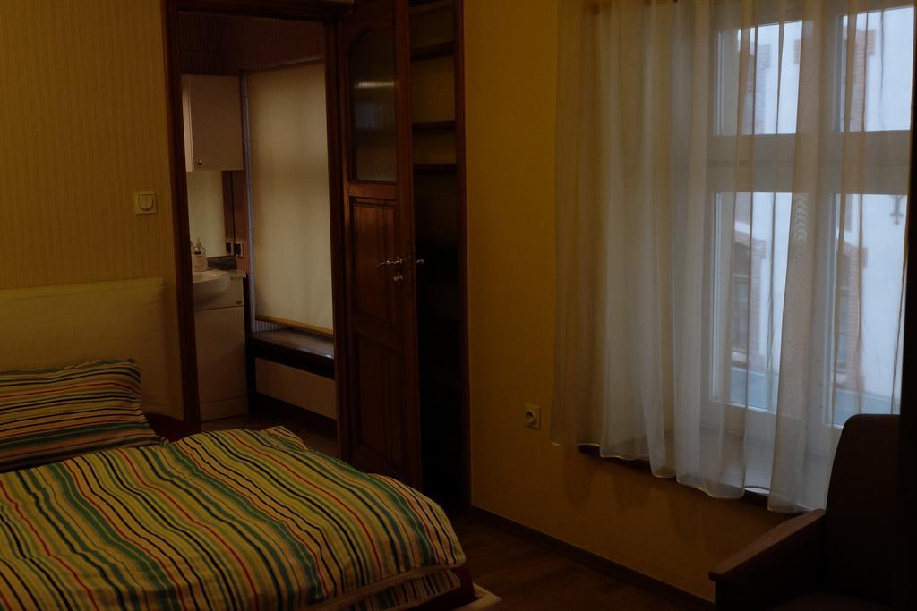 Academus Pub & Guest House Wroclaw Ngoại thất bức ảnh
