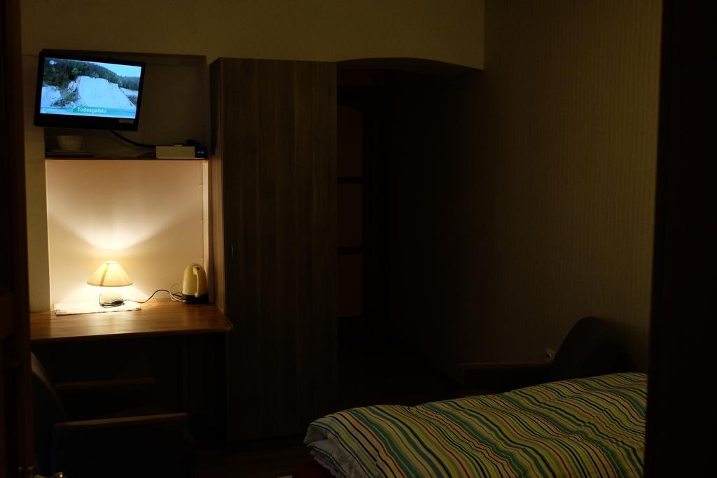 Academus Pub & Guest House Wroclaw Ngoại thất bức ảnh