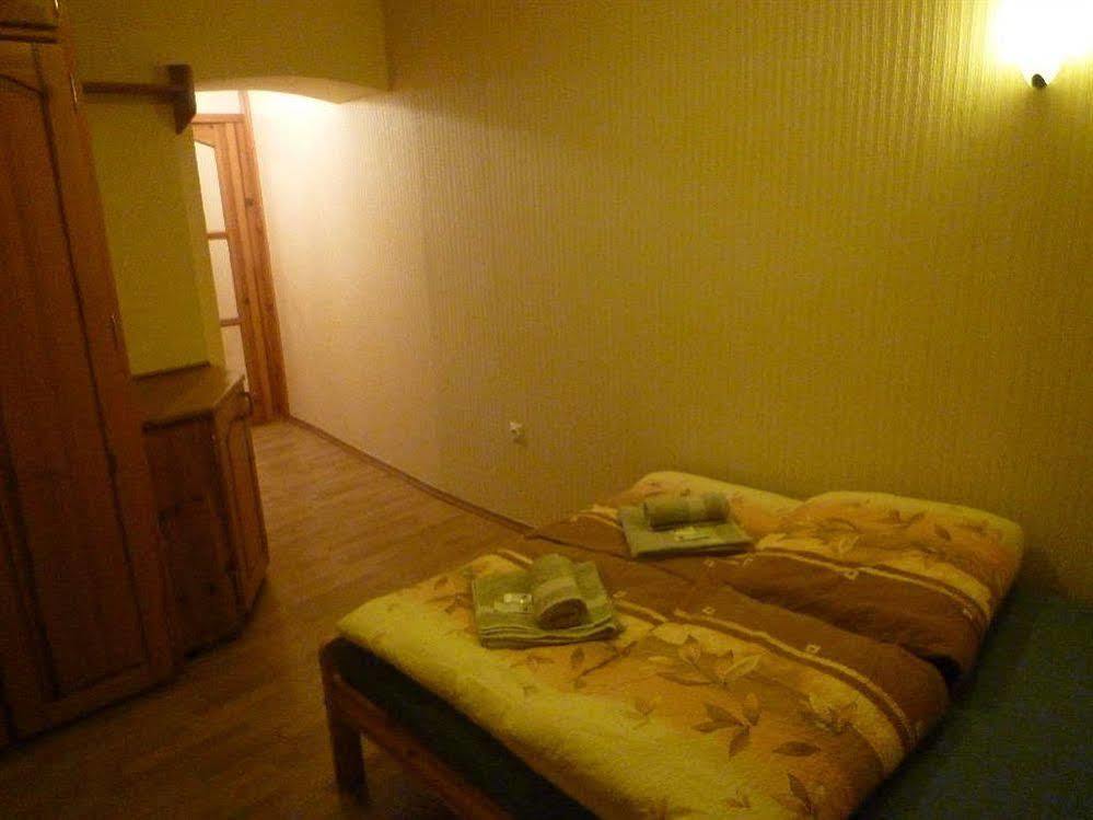 Academus Pub & Guest House Wroclaw Ngoại thất bức ảnh